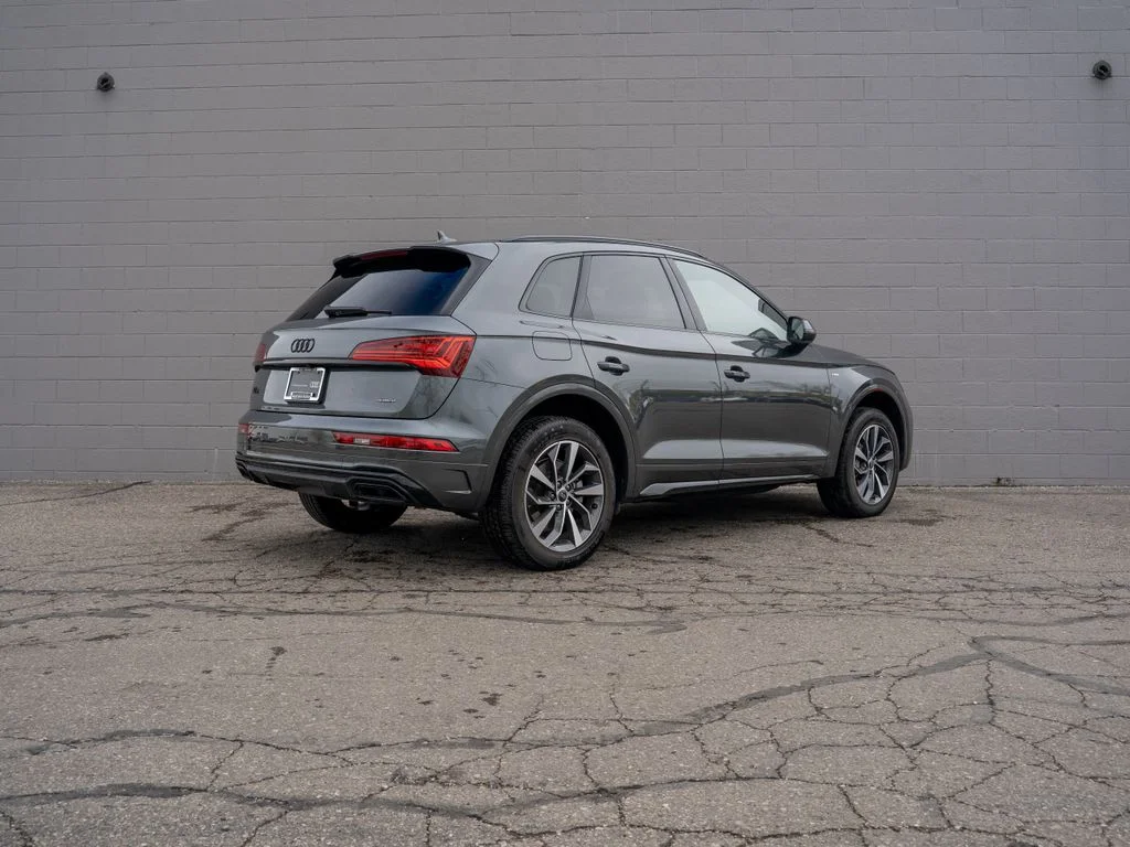 Used 2024 Gray Audi  image 7