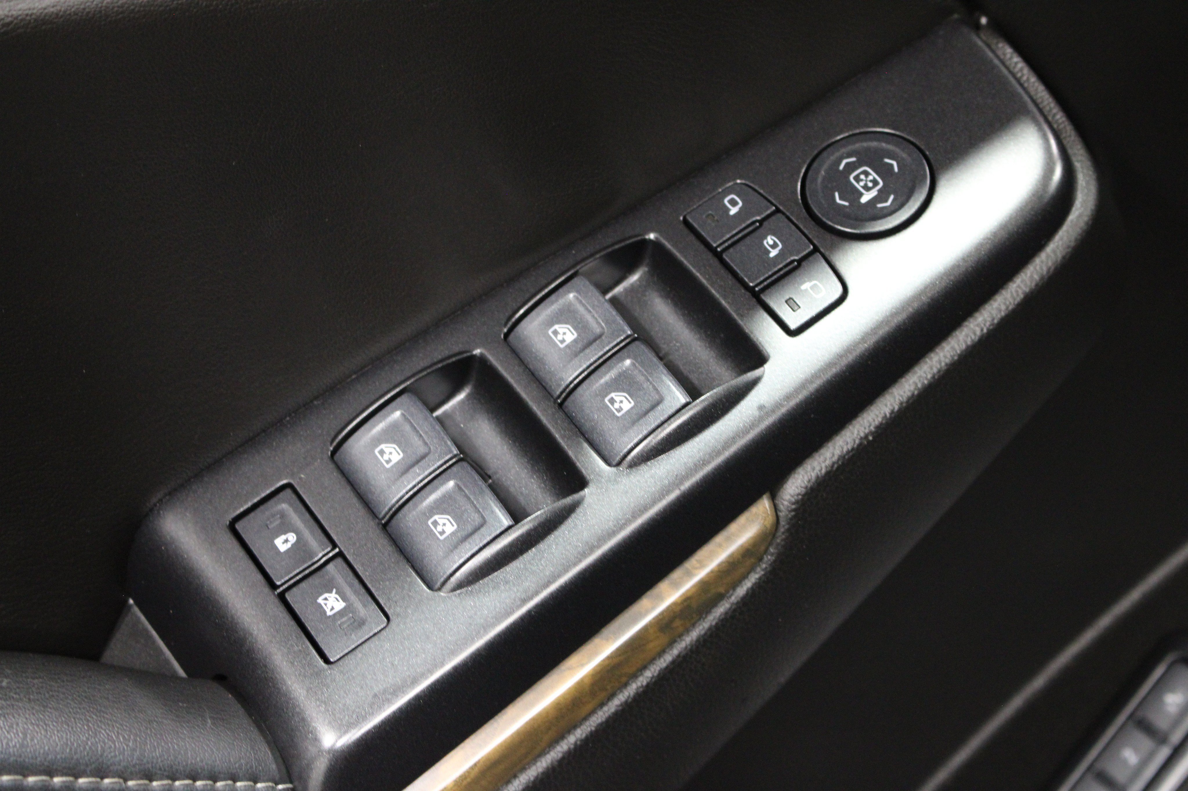 Used 2018 Onyx Black GMC Denali image 7