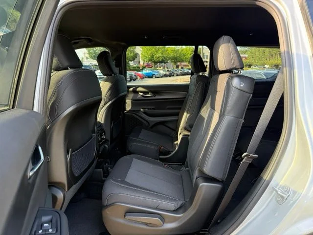 New 2026 Silver Zynith Exterior Paint Jeep Laredo image 25
