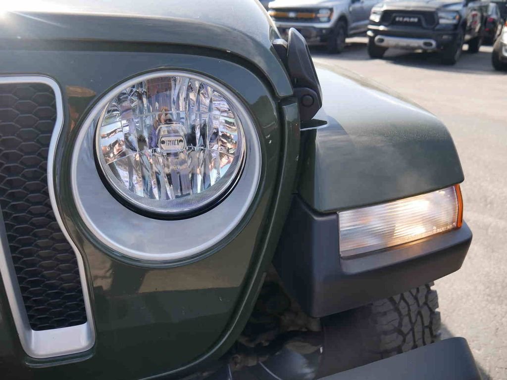 Used 2023 Green Jeep Sahara image 25