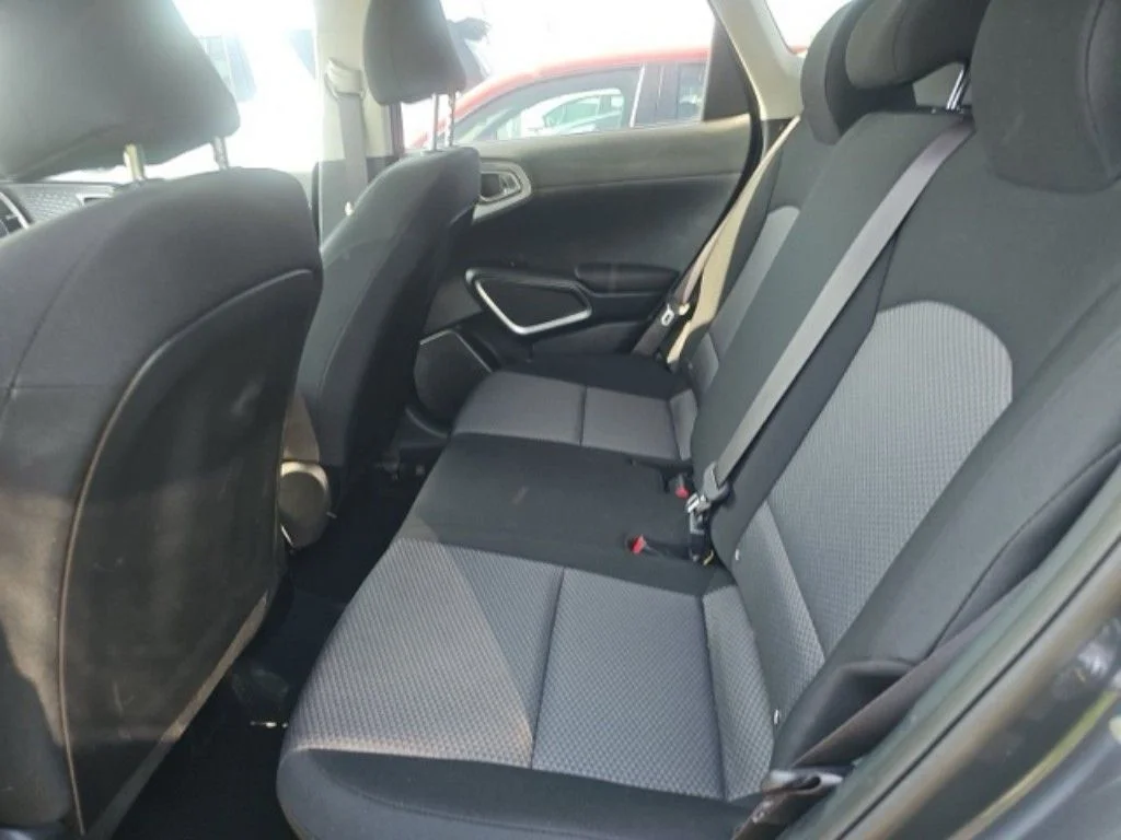 Used 2025  Kia LX image 12
