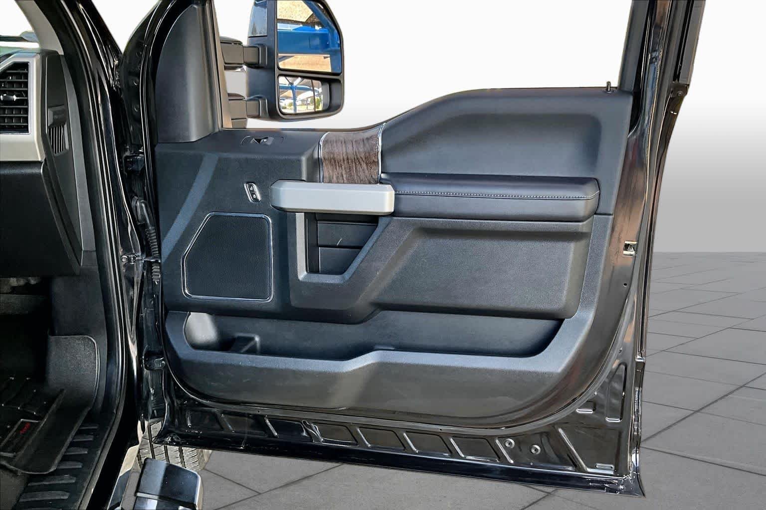 Used 2019 Agate Black Ford LARIAT image 23