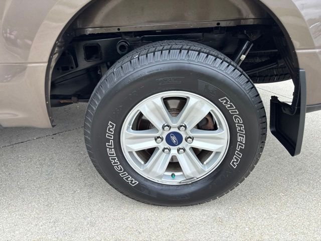 Used 2017 Champagne Ford XLT image 10