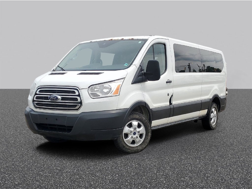 Used 2017 White Ford XLT image 1