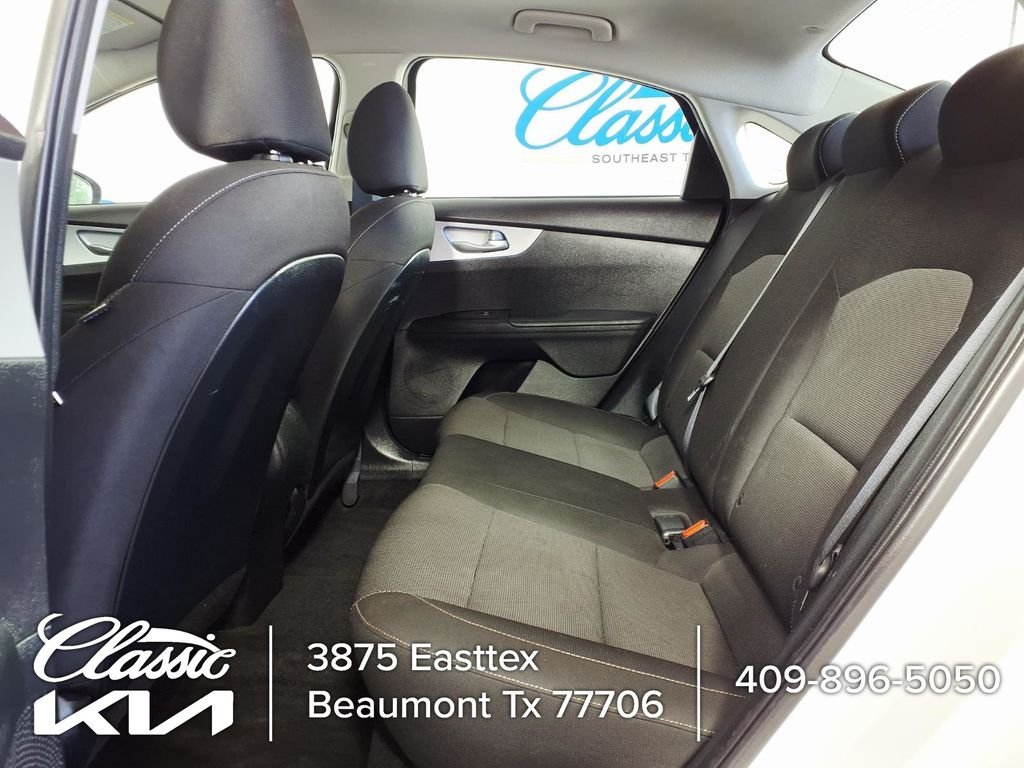 Used 2023 White Kia LXS image 10