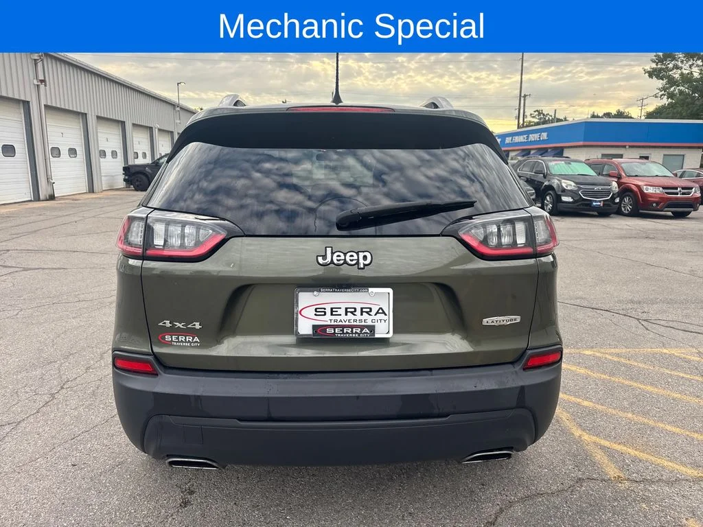 Used 2019 Green Jeep Latitude image 4