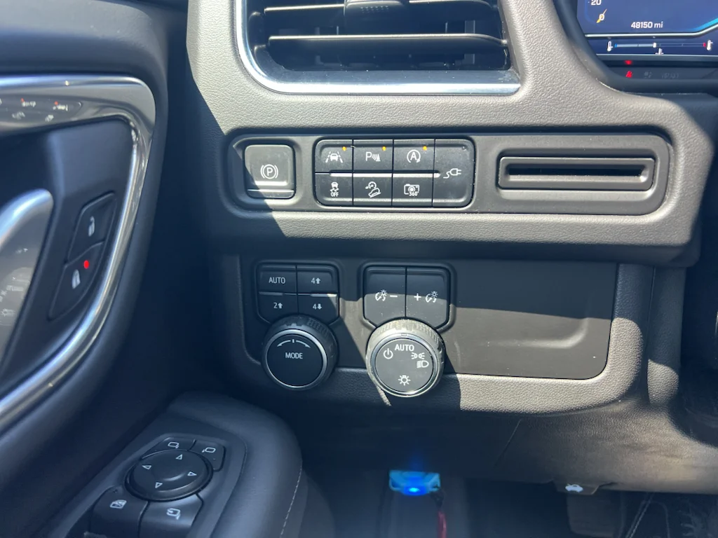 Used 2022 Midnight Blue Metallic Chevrolet Z71 image 17