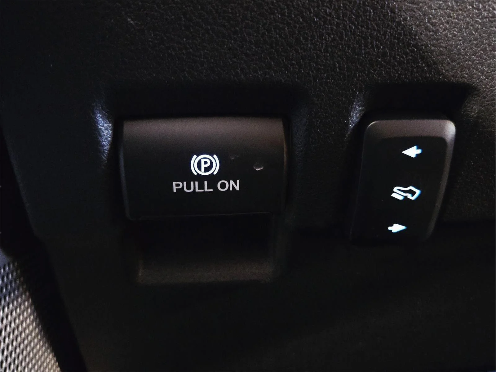 Used 2024 Iconic Silver Ford LARIAT image 27
