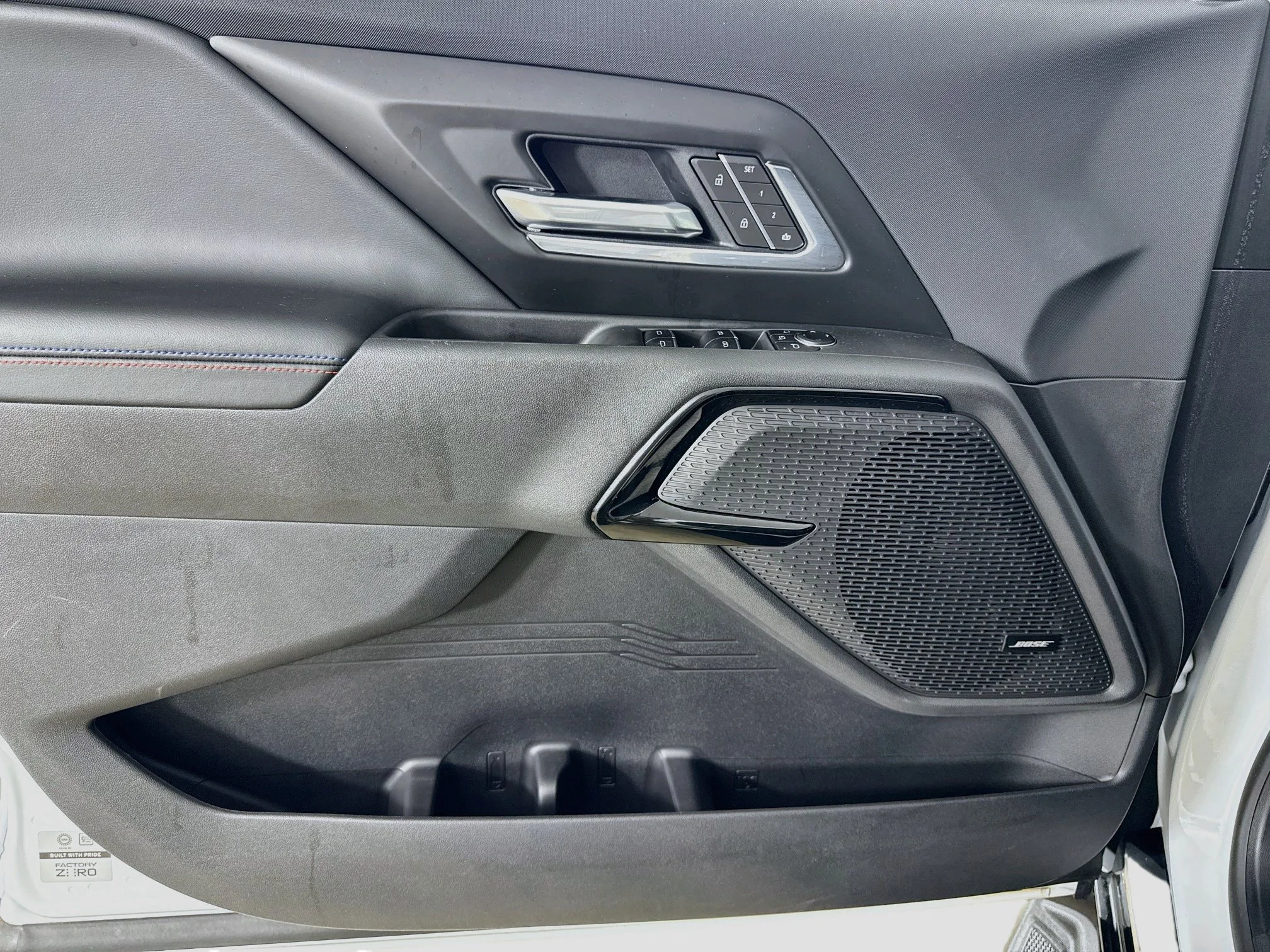 Used 2025 Summit White Chevrolet RST - Extended Range image 20