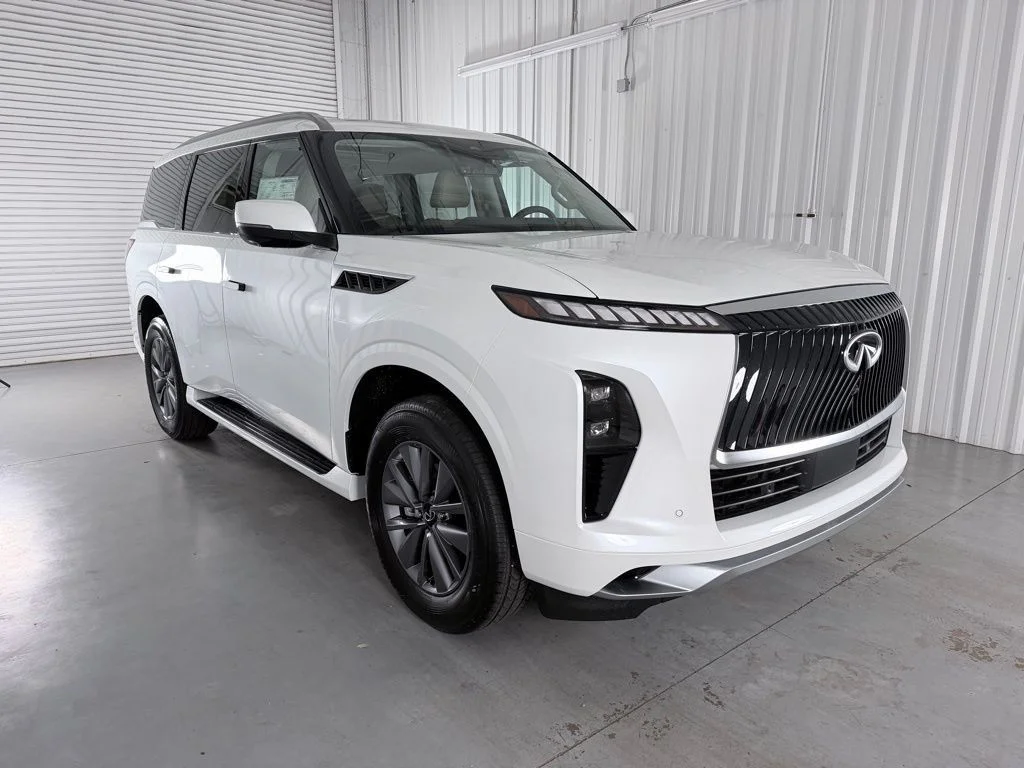 Certified Used 2026 White INFINITI PURE image 3