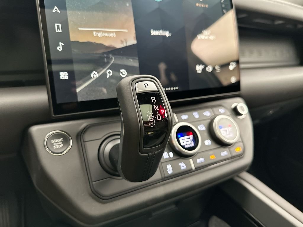 New 2026 Santorini Black Land Rover X-Dynamic SE image 12