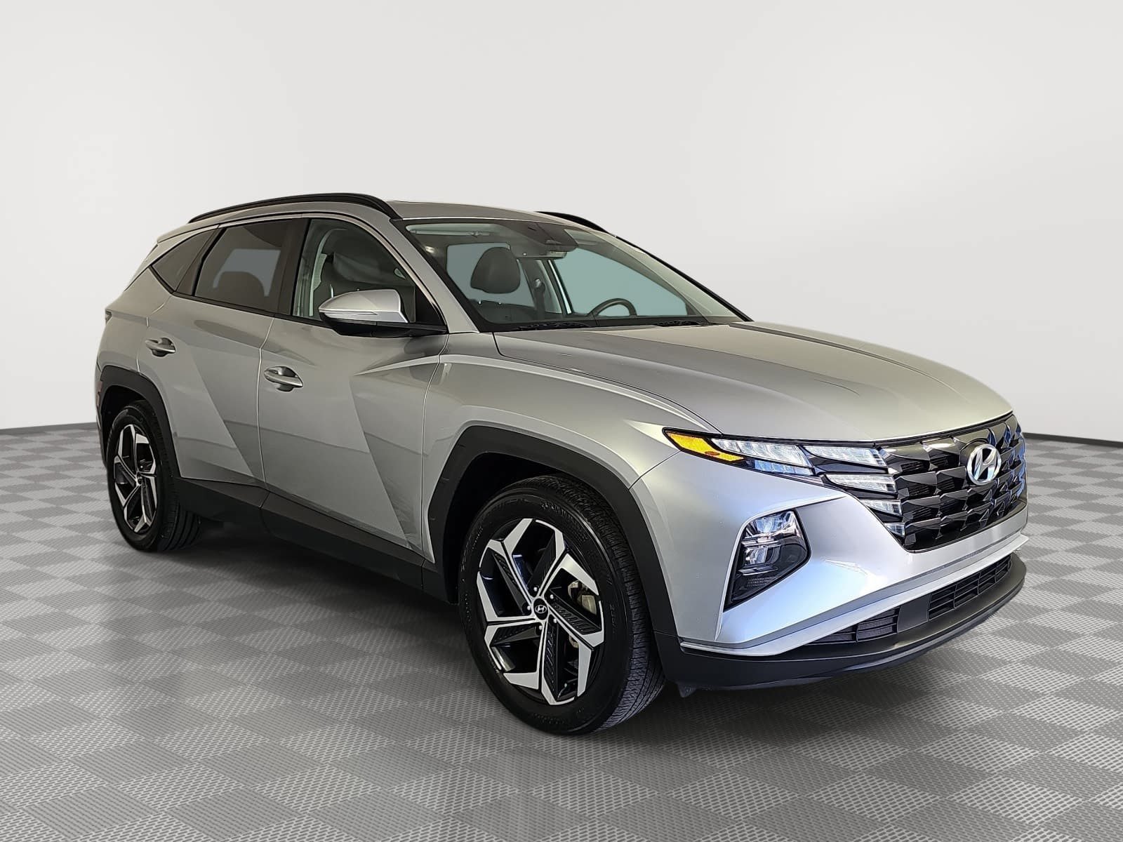 Used 2023 Silver Hyundai SEL image 2