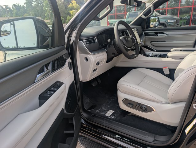 New 2026 High Gloss Black Exterior Paint Jeep Limited Altitude image 17