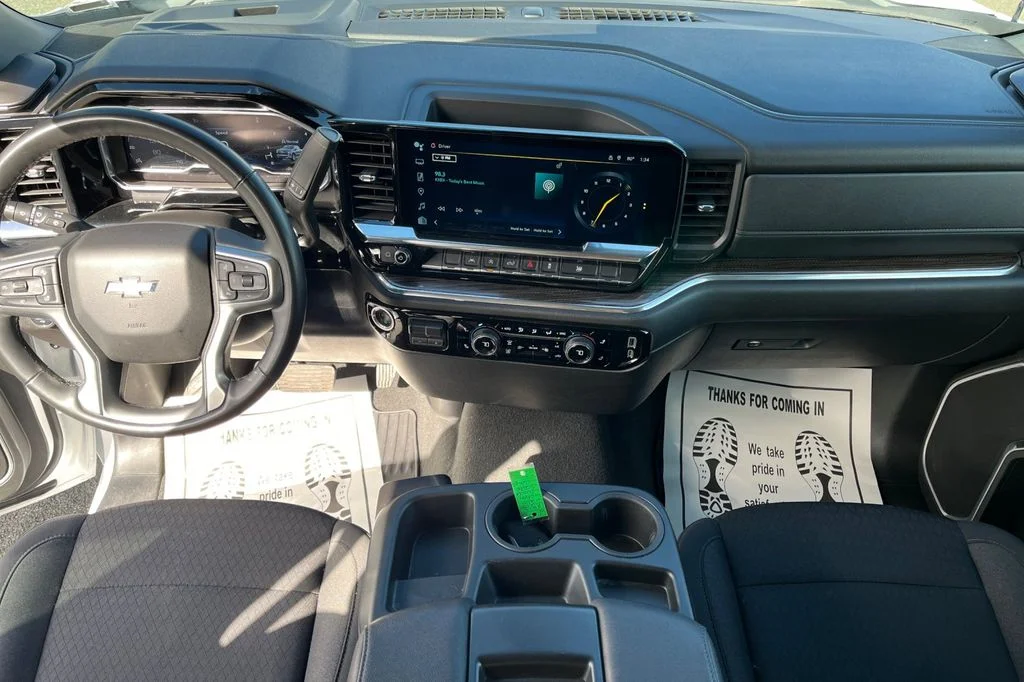 Used 2025 White Chevrolet LT image 18