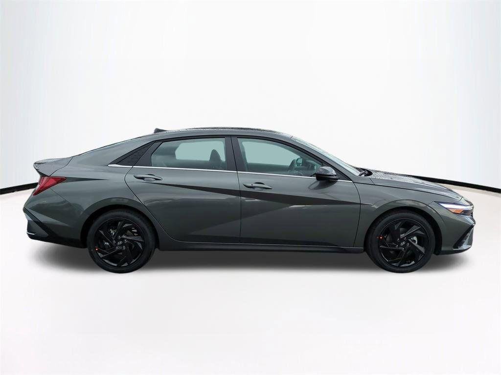 New 2026 Gray Hyundai SEL Sport Premium image 4