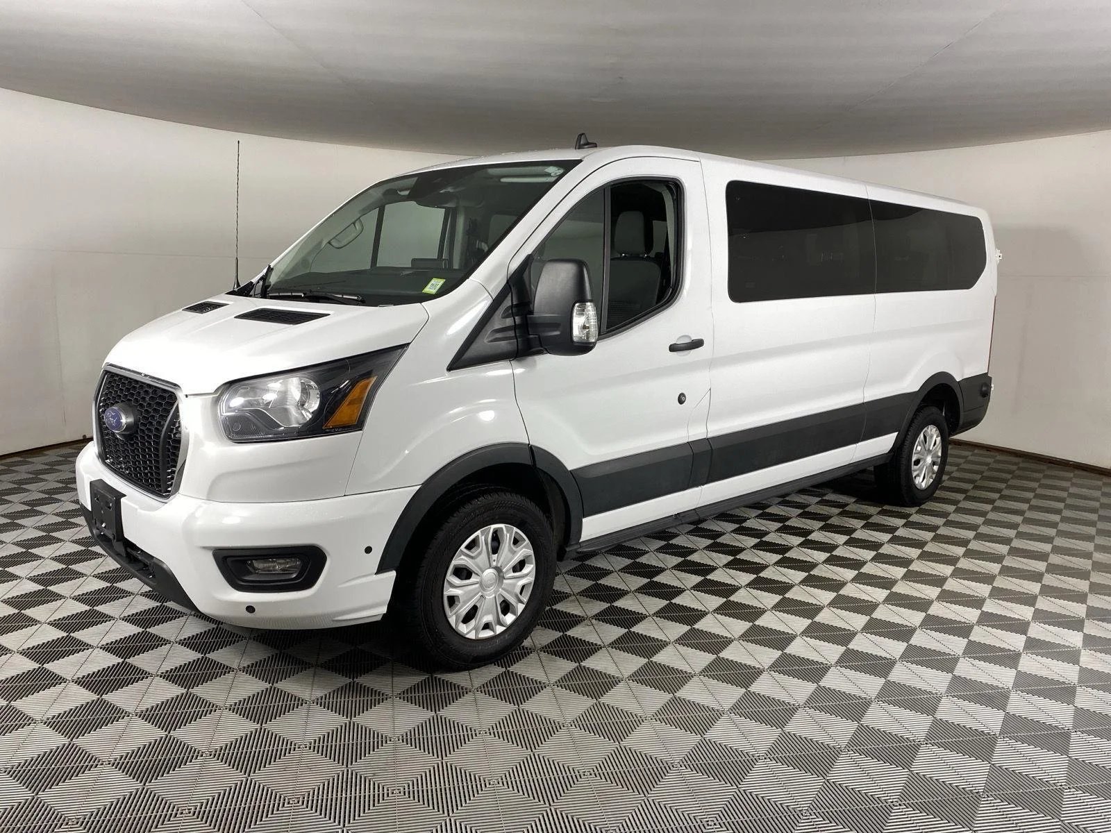 Used 2024 Oxford White Ford 350 XL image 3