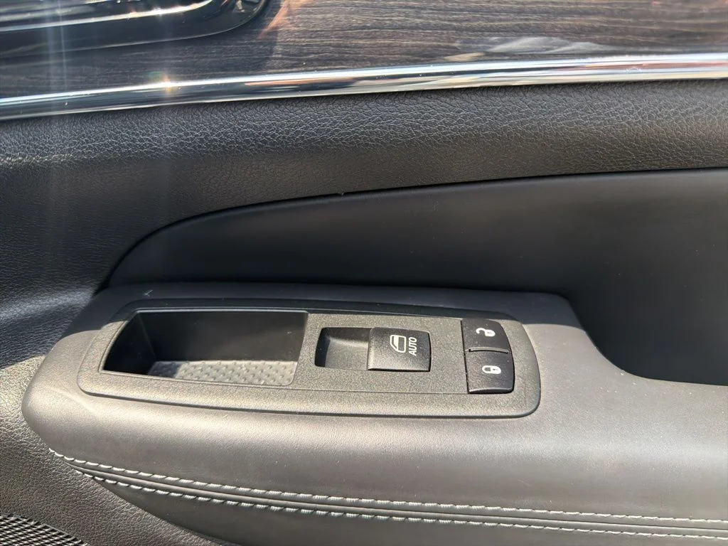 Used 2020 Black Jeep Overland image 24