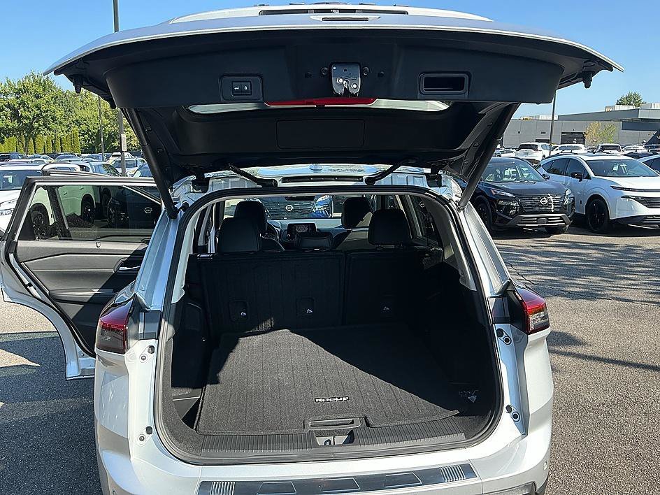 Used 2025 Brilliant Silver Metallic Nissan SV image 26