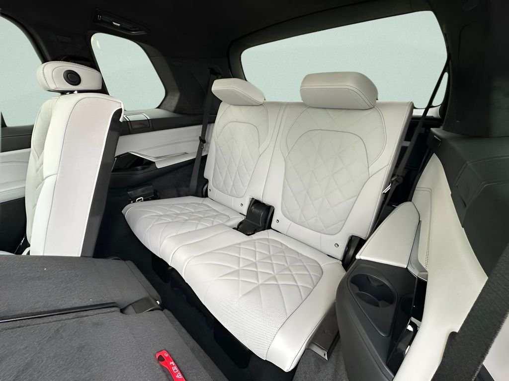 New 2027 Mineral White Metallic BMW xDrive40i image 21