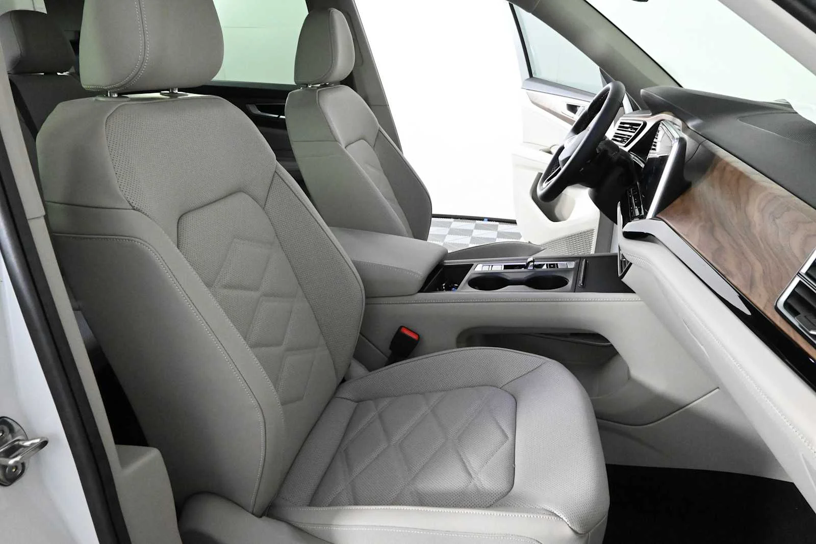 New 2026 Opal White Pearl Volkswagen 2.0T SE image 12