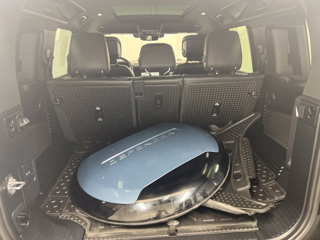 Used 2023 Blue Land Rover X-Dynamic SE image 8