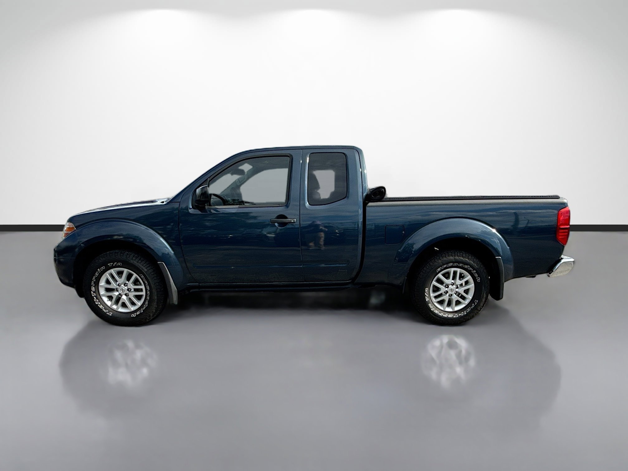 Used 2020 Arctic Blue Metallic Nissan SV image 6