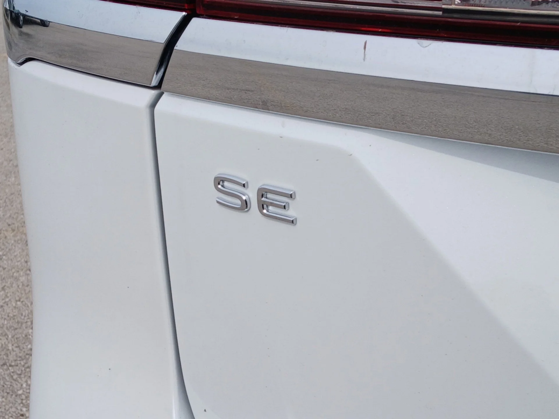 New 2026 Opal White Pearl Volkswagen 2.0T SE image 25