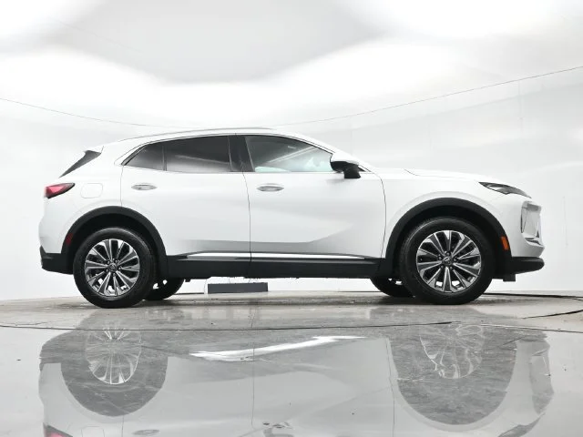 Used 2024 Summit White Buick Preferred image 31