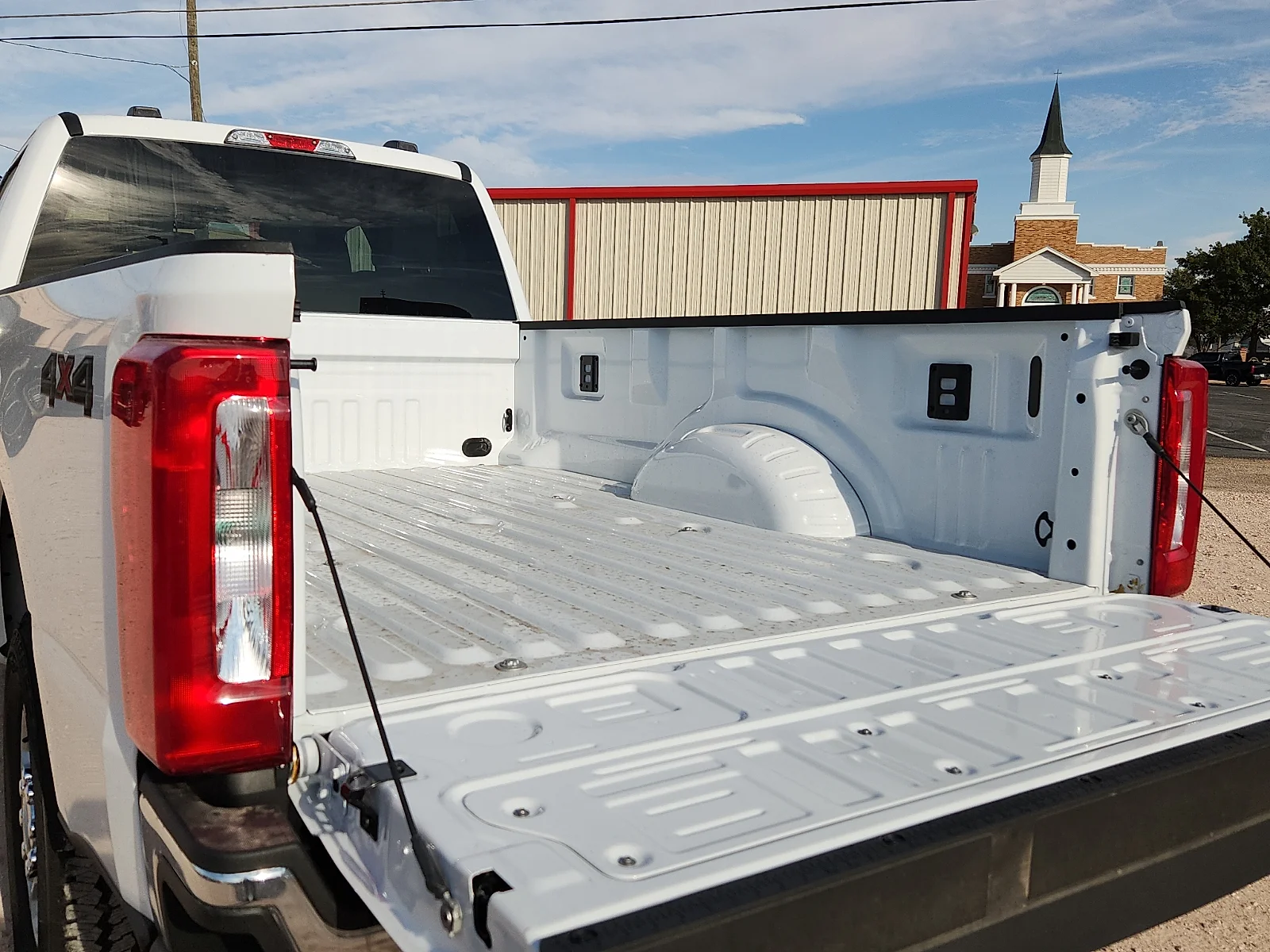 New 2027 Oxford White Ford XLT image 12