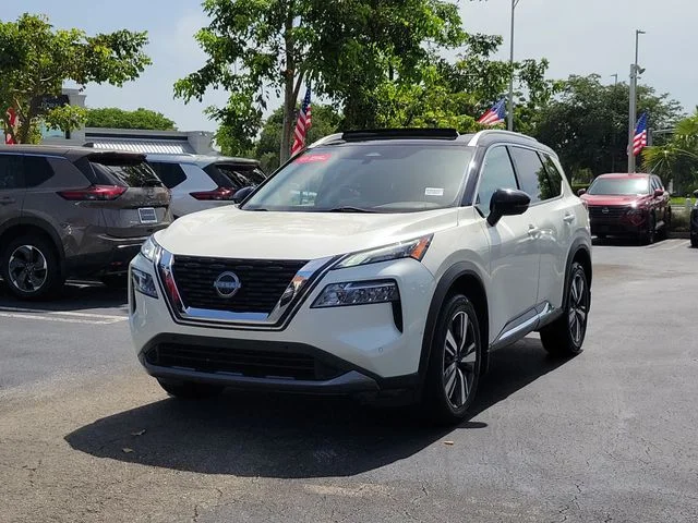 Used 2023 White Nissan SL image 33