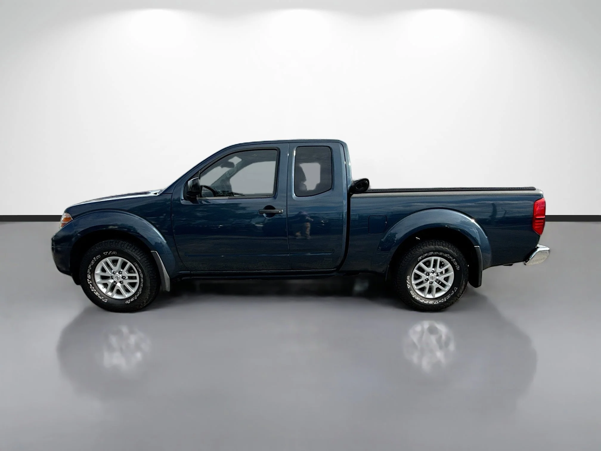 Used 2020 Arctic Blue Metallic Nissan SV image 6