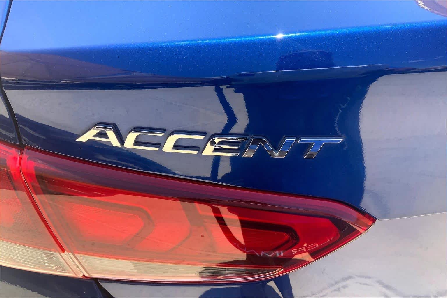 Used 2022 Admiral Blue Hyundai SE image 9