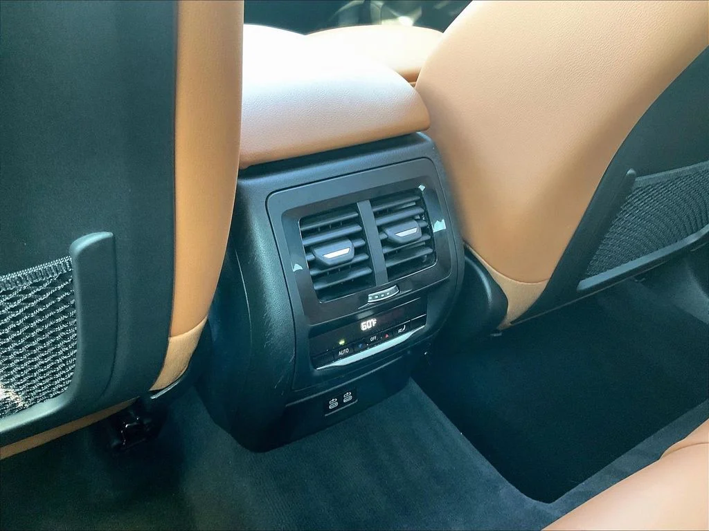 Used 2022  BMW xDrive30i image 10