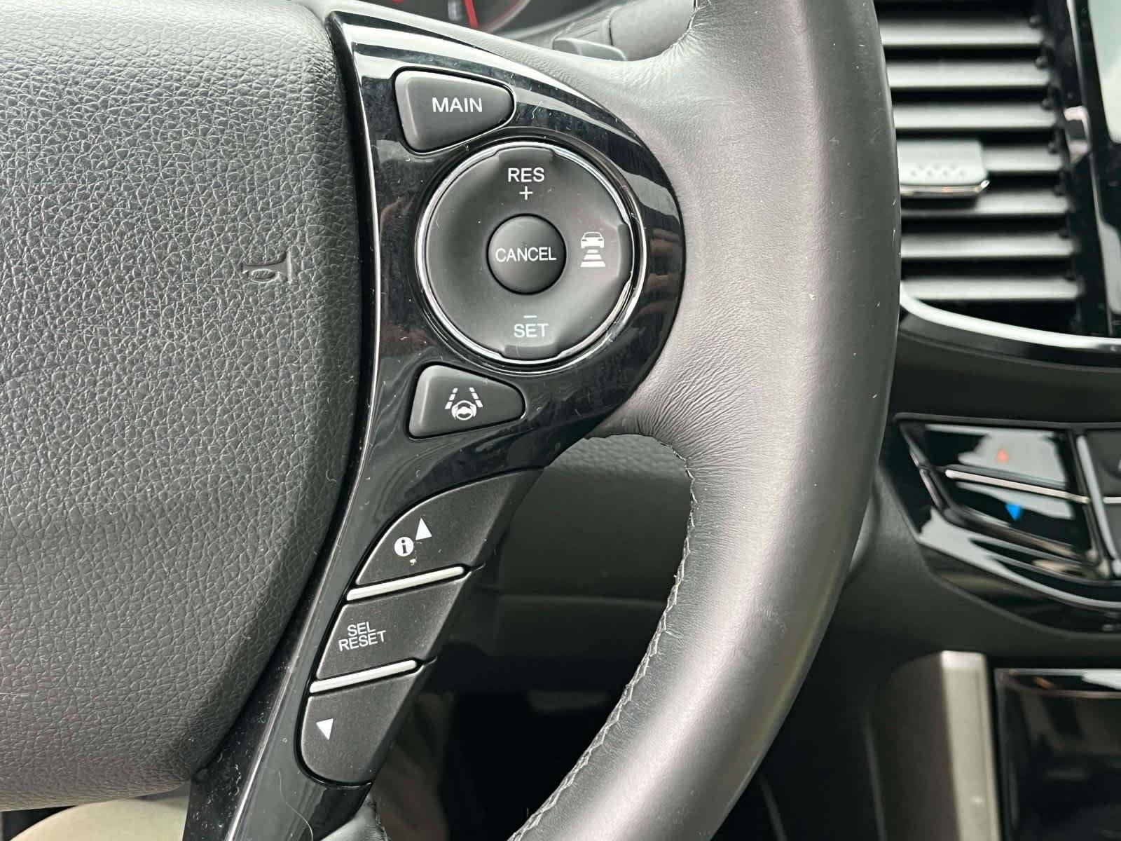 Used 2017  Honda EX-L image 39