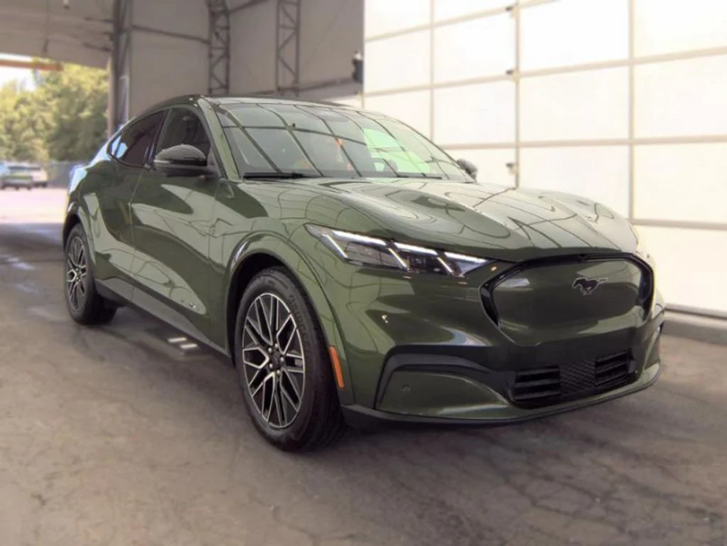 Used 2025 Green Metallic Ford Premium image 4