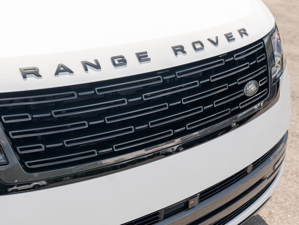 Used 2024 White Land Rover SE image 16