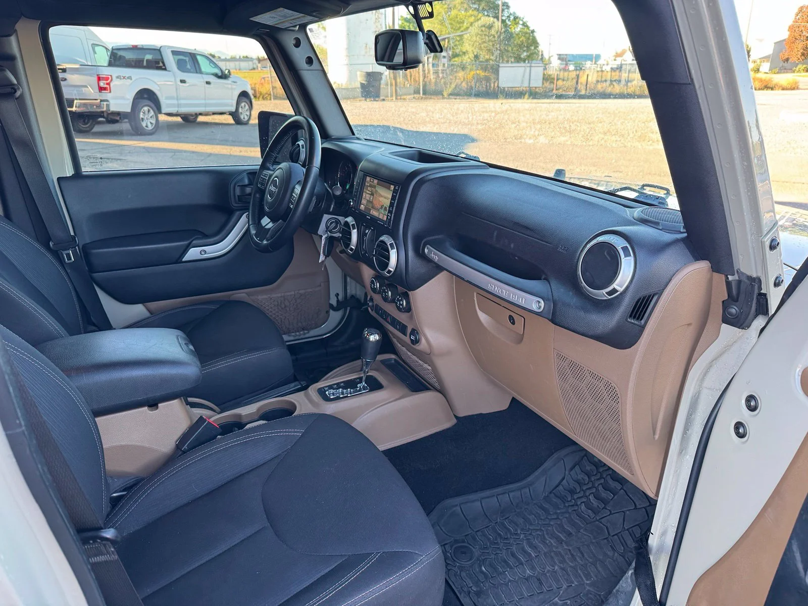 Used 2017 Beige Jeep Unlimited Rubicon image 13