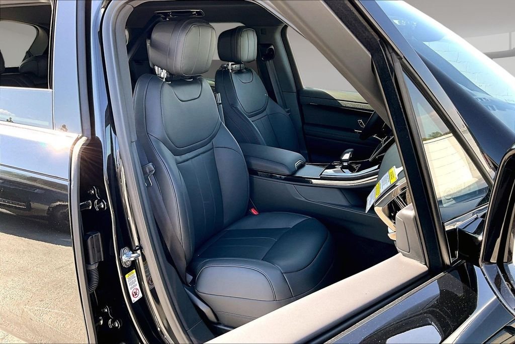 New 2026 SANTORINI BLACK Land Rover Dynamic SE image 11