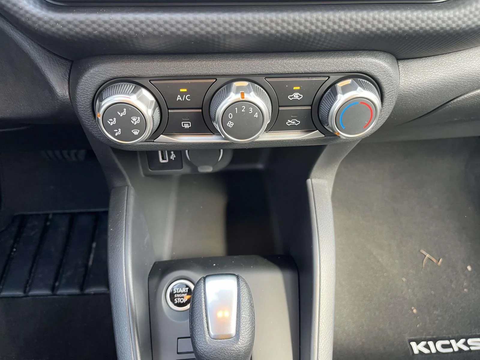 2025 Nissan KICKS PLAY Base - Photo 18
