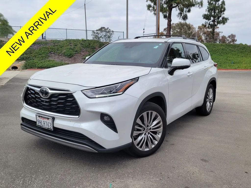 2023 Toyota Highlander Platinum FWD's photo