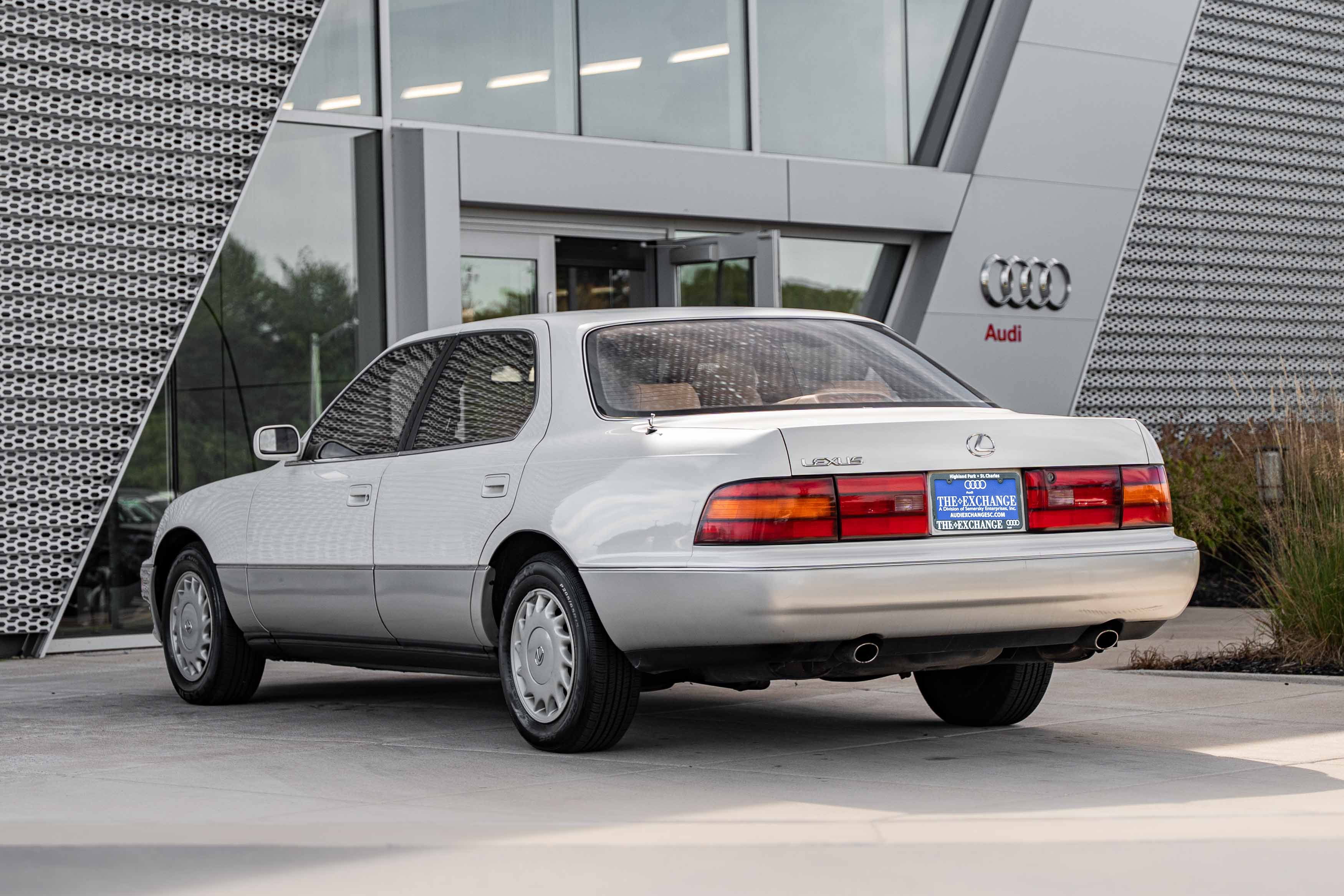 Used 1992 White Lexus 400 image 5