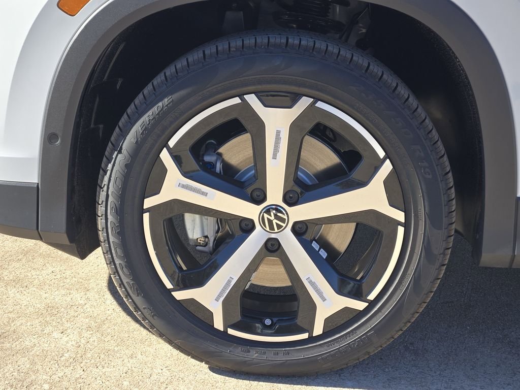 New 2026 White/off-white Volkswagen 2.0T SE image 10