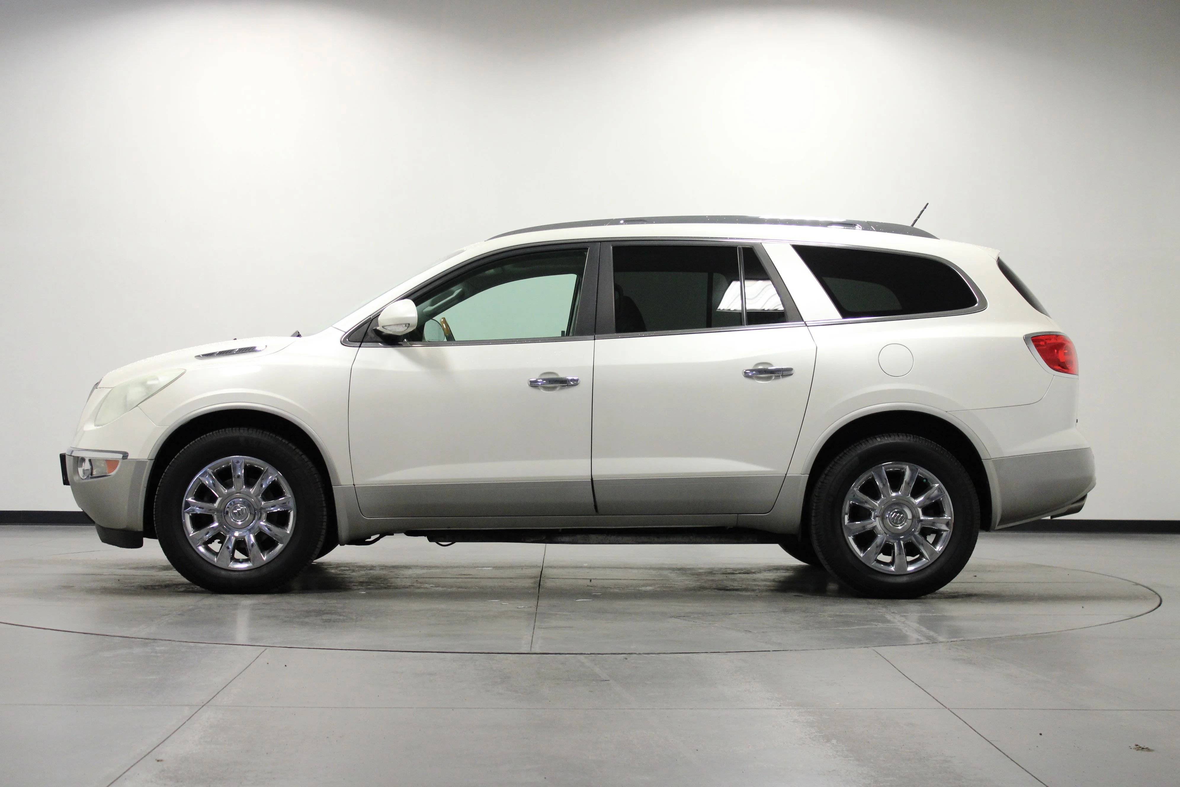 Used 2011 White Diamond Clearcoat Buick CXL image 7