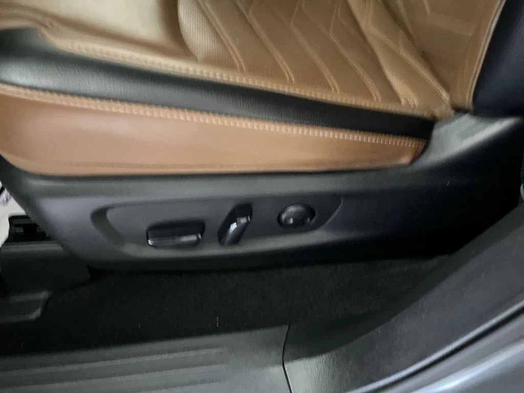 Used 2024 Gray Nissan Platinum image 16