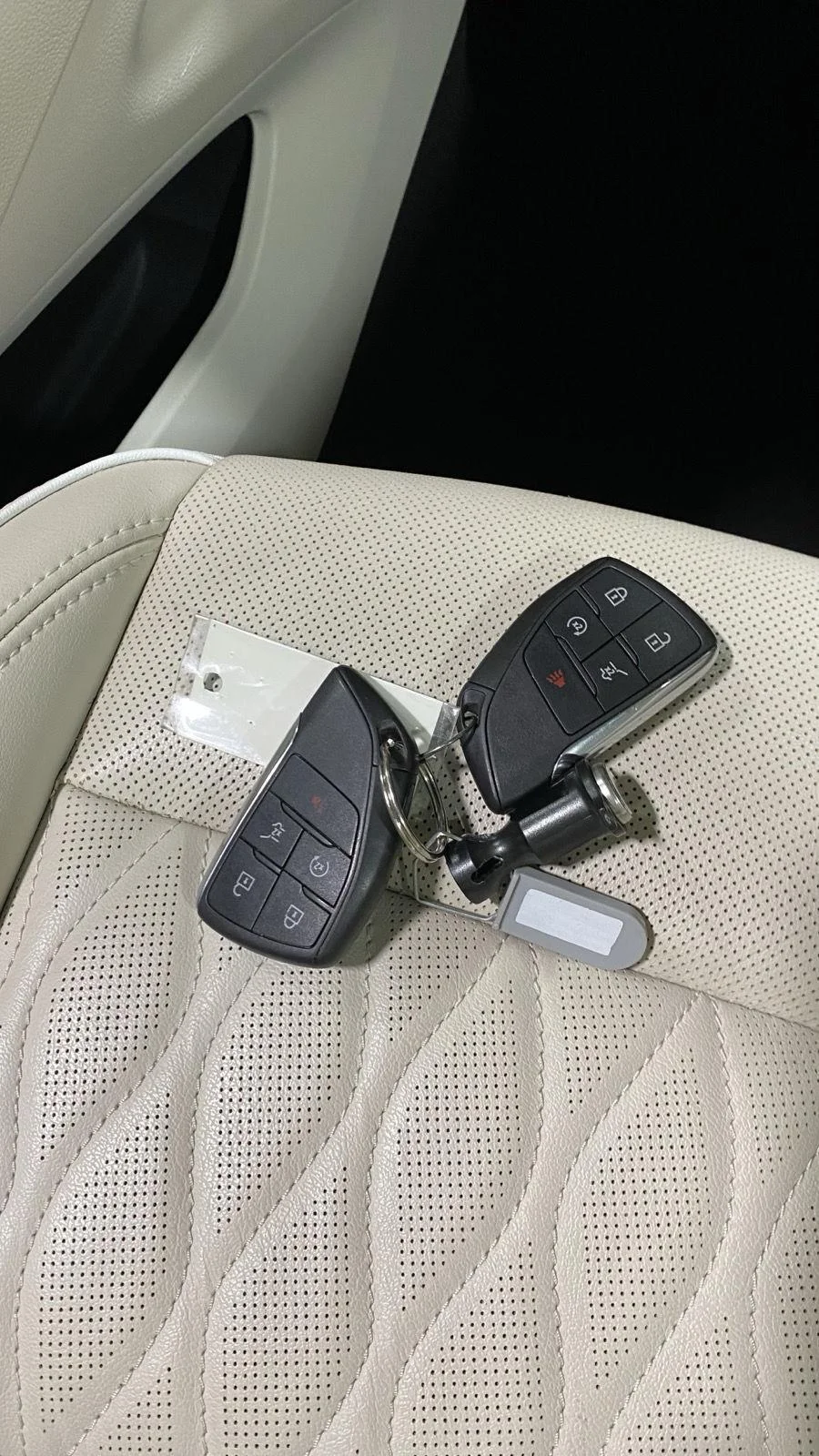 Used 2023 White Frost Tricoat Buick Avenir image 44