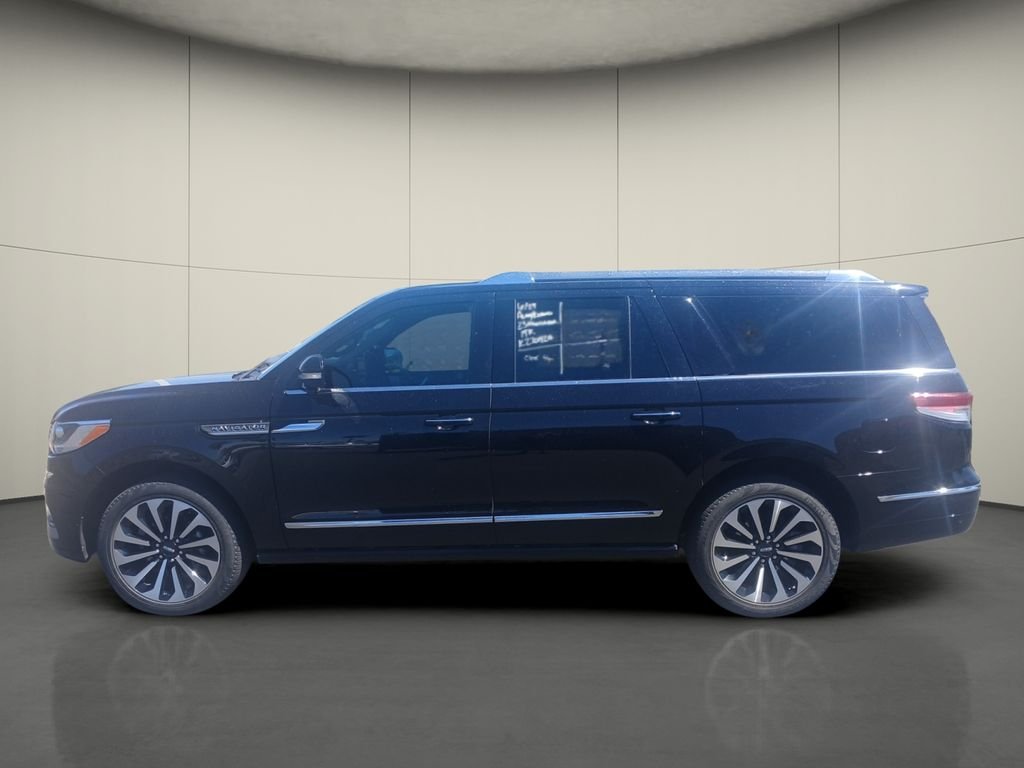 Used 2023 Black Lincoln Reserve image 4