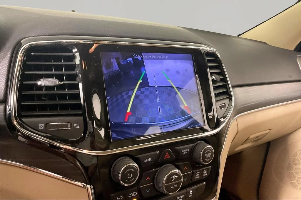 Certified Used 2019 Brown Jeep Limited 4x4 image 13