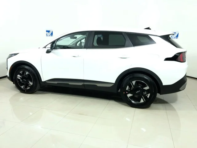 New 2026 SNOW WHITE PEARL Kia LX image 3