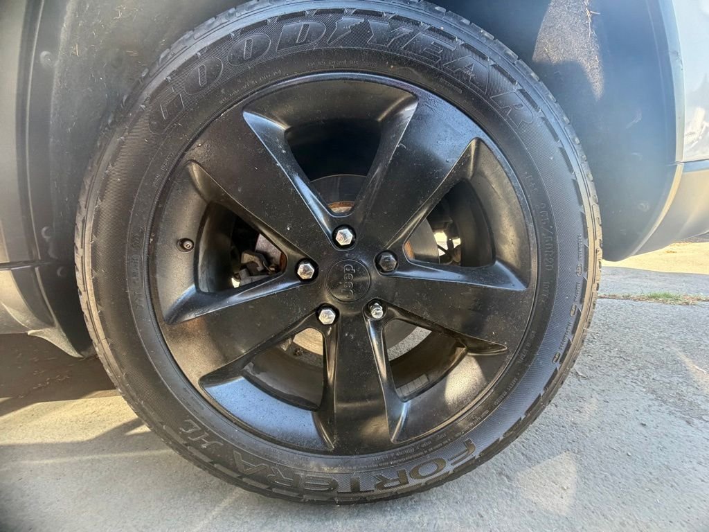 Used 2014 Black Forest Green Pearlcoat Jeep Limited image 20