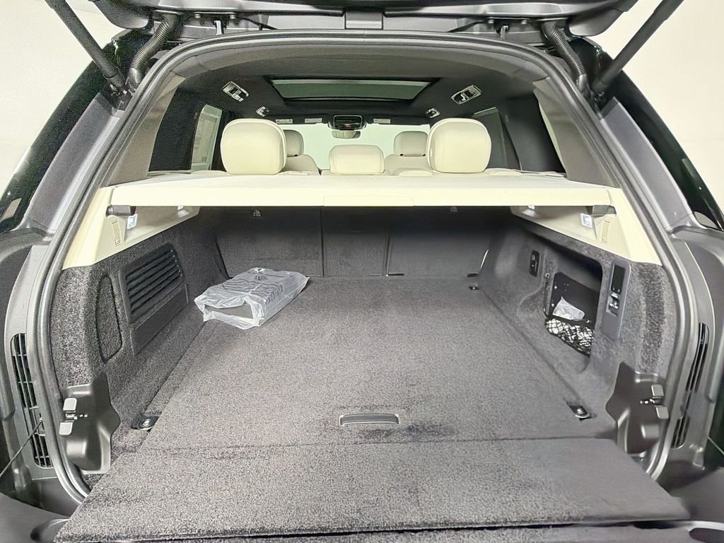 New 2026 Eiger Grey Land Rover SE image 28